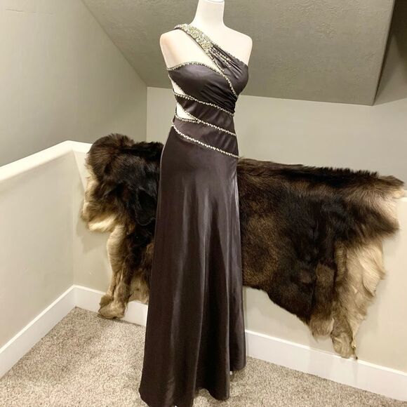 Chic & Sexy One Shoulder Beads & Sequins Gown - Picture 7 of 16